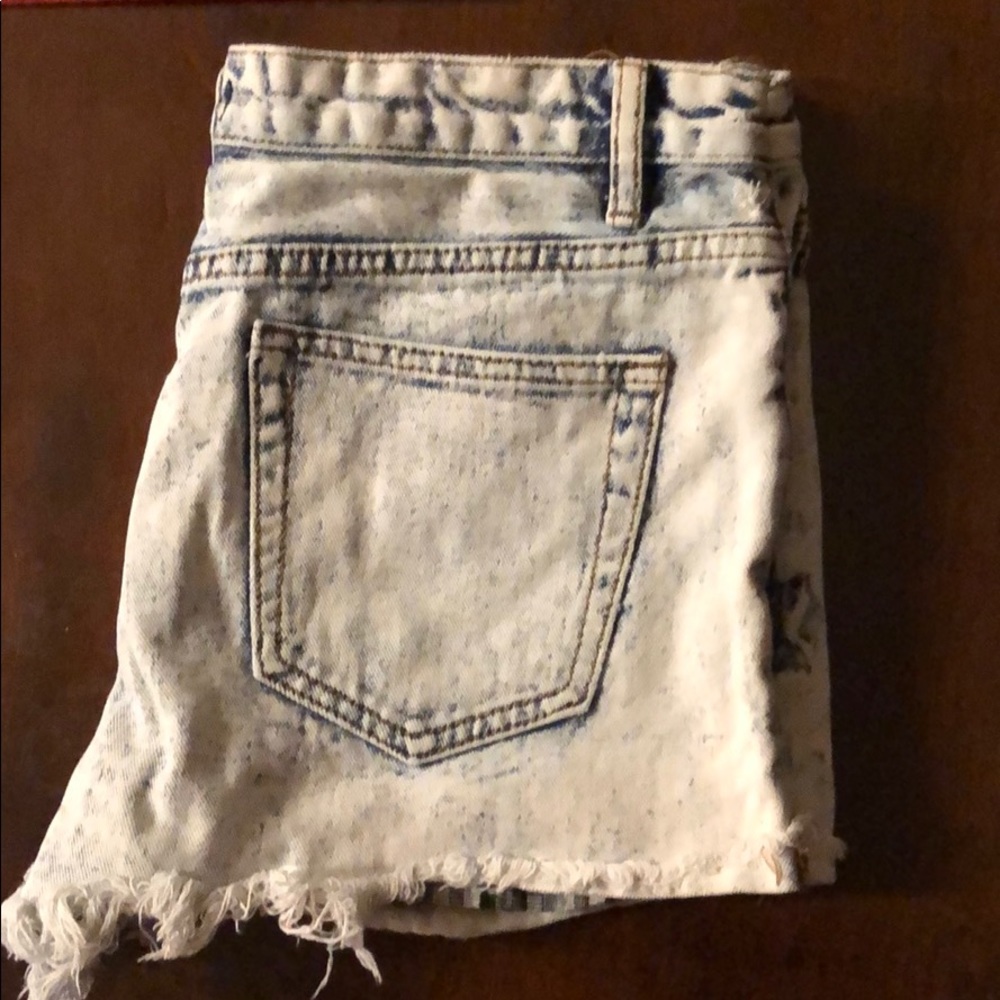 Shorts - Picture 3 of 4